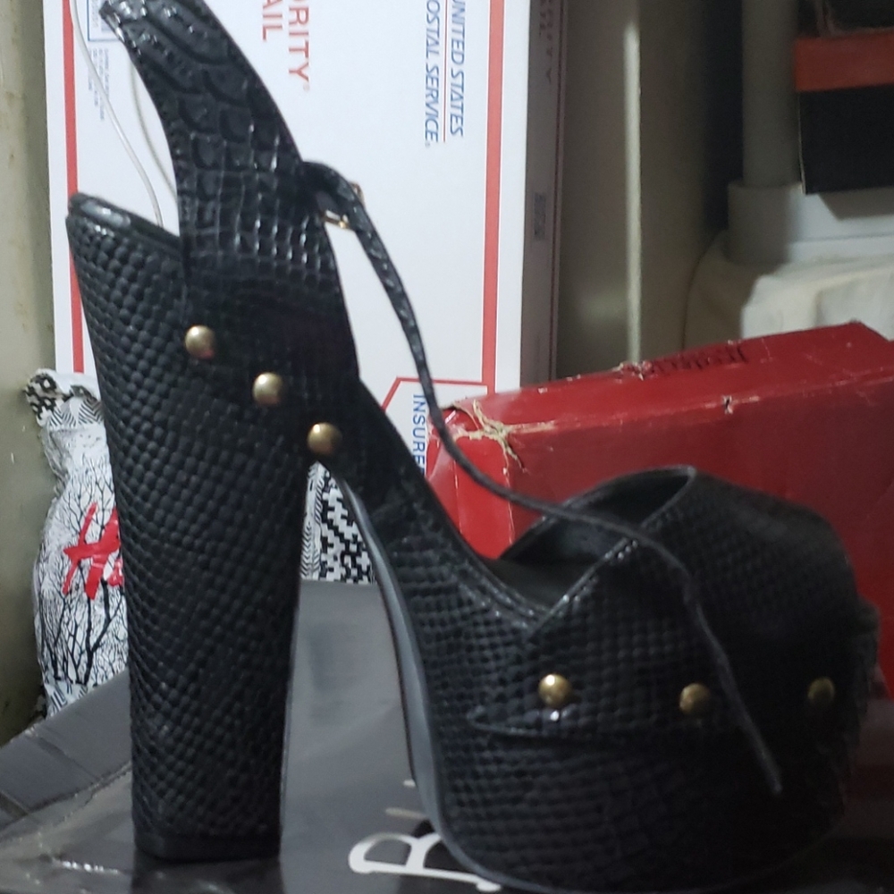 Valdez black shoe